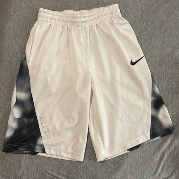 nike elite dri-fit white basketball shorts men’s small *minor stain - Picture 4 of 7